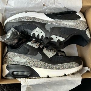 NWT Nike Air Max 90 SE (GS) Size 7Y
